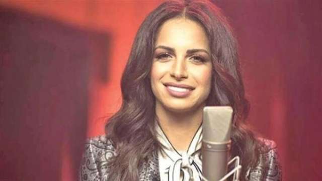 الفنانة آمال ماهر