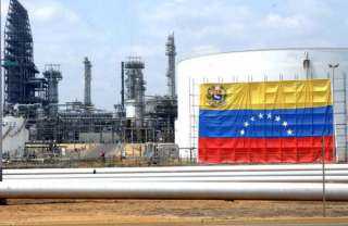 فنزويلا تضاعف صادرات النفط في تحدٍ لواشنطن