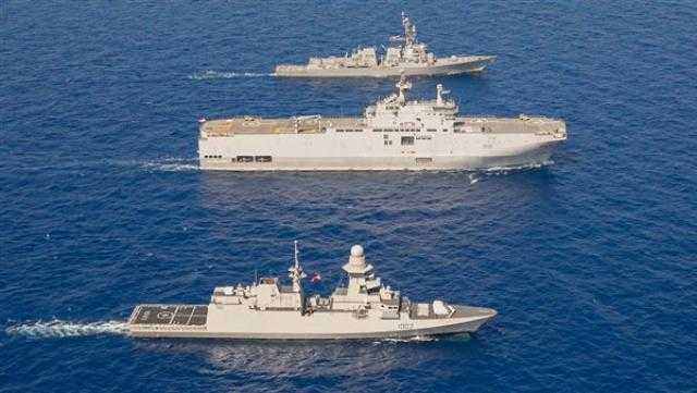 القوات البحرية المصرية والأمريكية تنفذان تدريباً بحرياً عابراً بنطاق الأسطول الشمالي