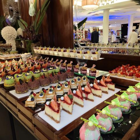 رفاهية الغرف وأناقة المطاعم.. ضيافة فاخرة في ”شتايجنبرجر الهرم”