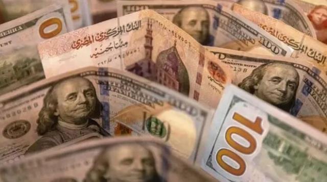 تفاوت يسيطر على سوق الصرف.. خريطة أسعار الدولار في 10 بنوك مصرية اليوم