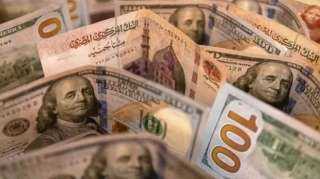 تفاوت يسيطر على سوق الصرف.. خريطة أسعار الدولار في 10 بنوك مصرية اليوم